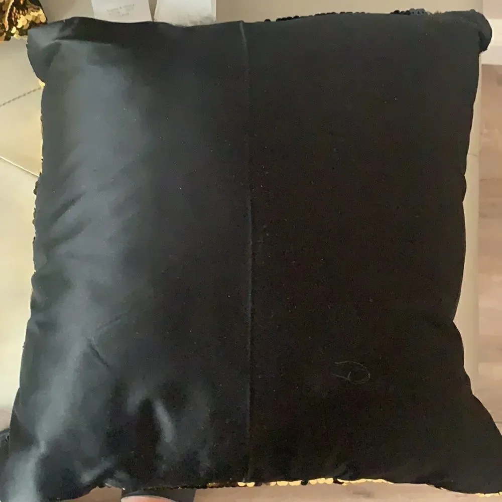 Black and gold pillows 2 changeable colors